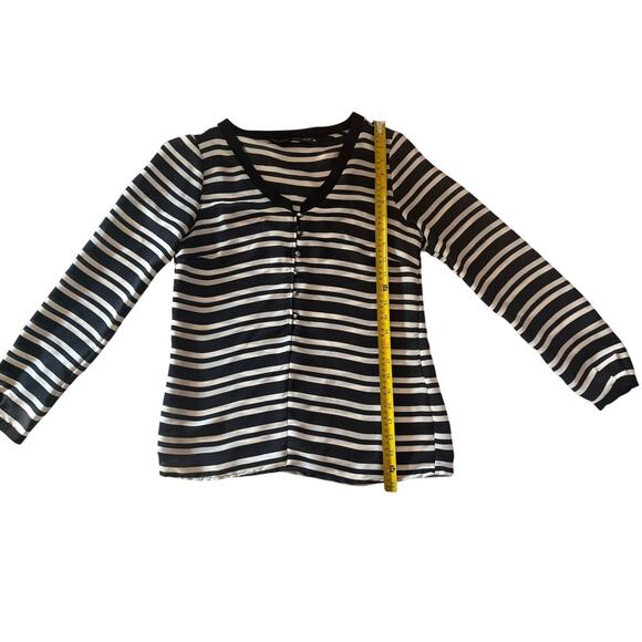 ZARA BLACK AND WHITE STRIPPED BLOUSE VNECK WITH BOTTONS SIZE XS SHEER - Picture 3 of 5